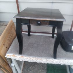 End Table w Drawer