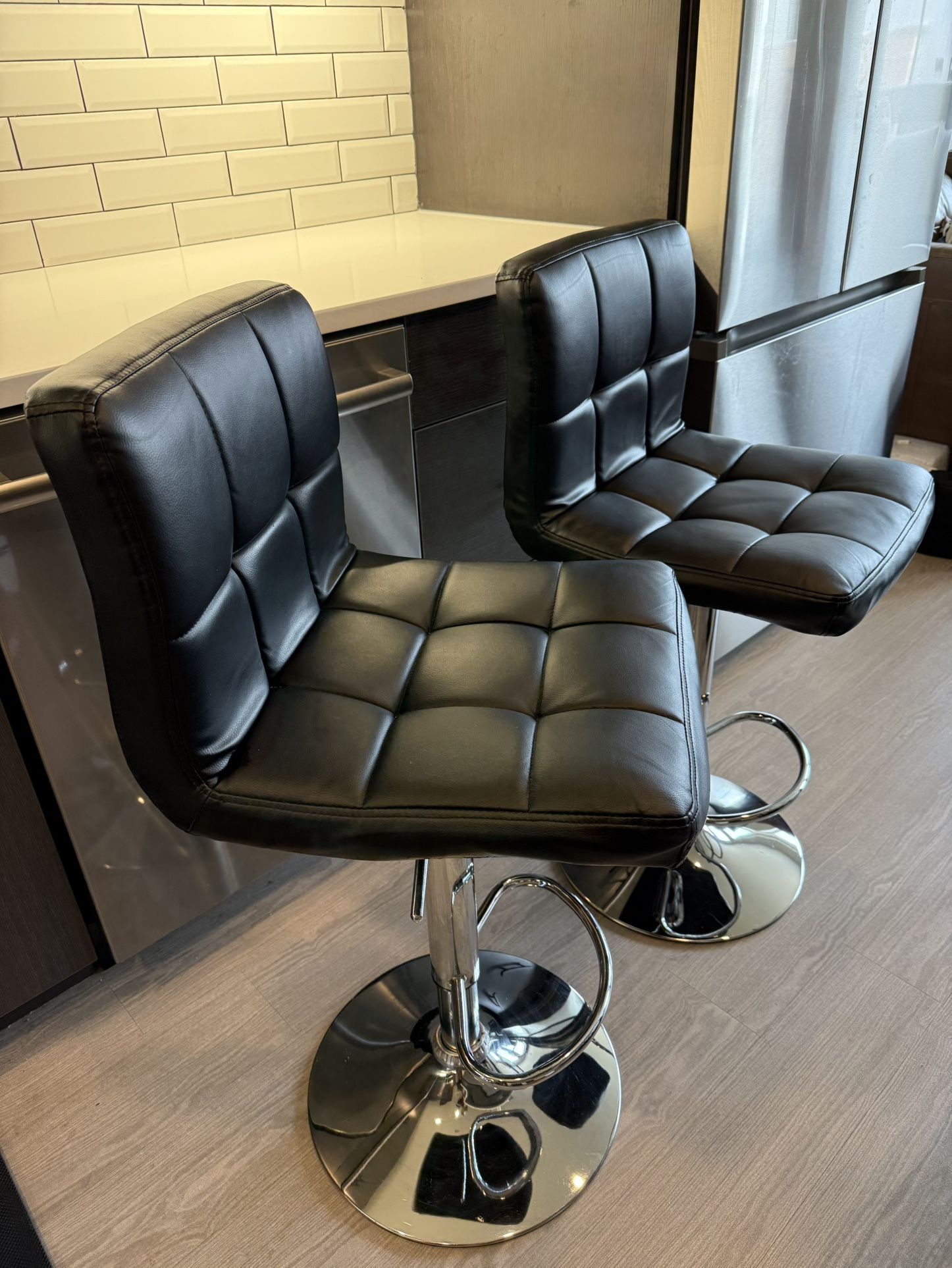 2 Bar Chairs