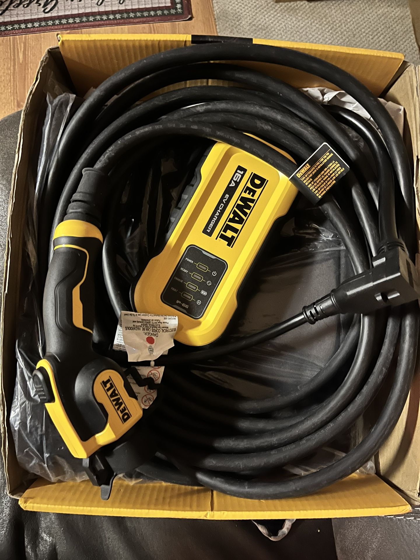 Dewalt portable electric vehicle Ev 120 -240 Volts Level 2 Up To 32 Amps