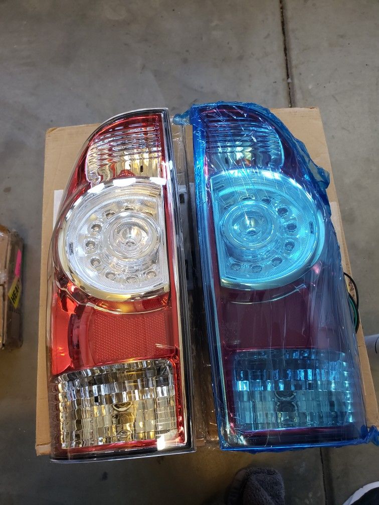 Taillights  2005-15 Toyota Tacoma