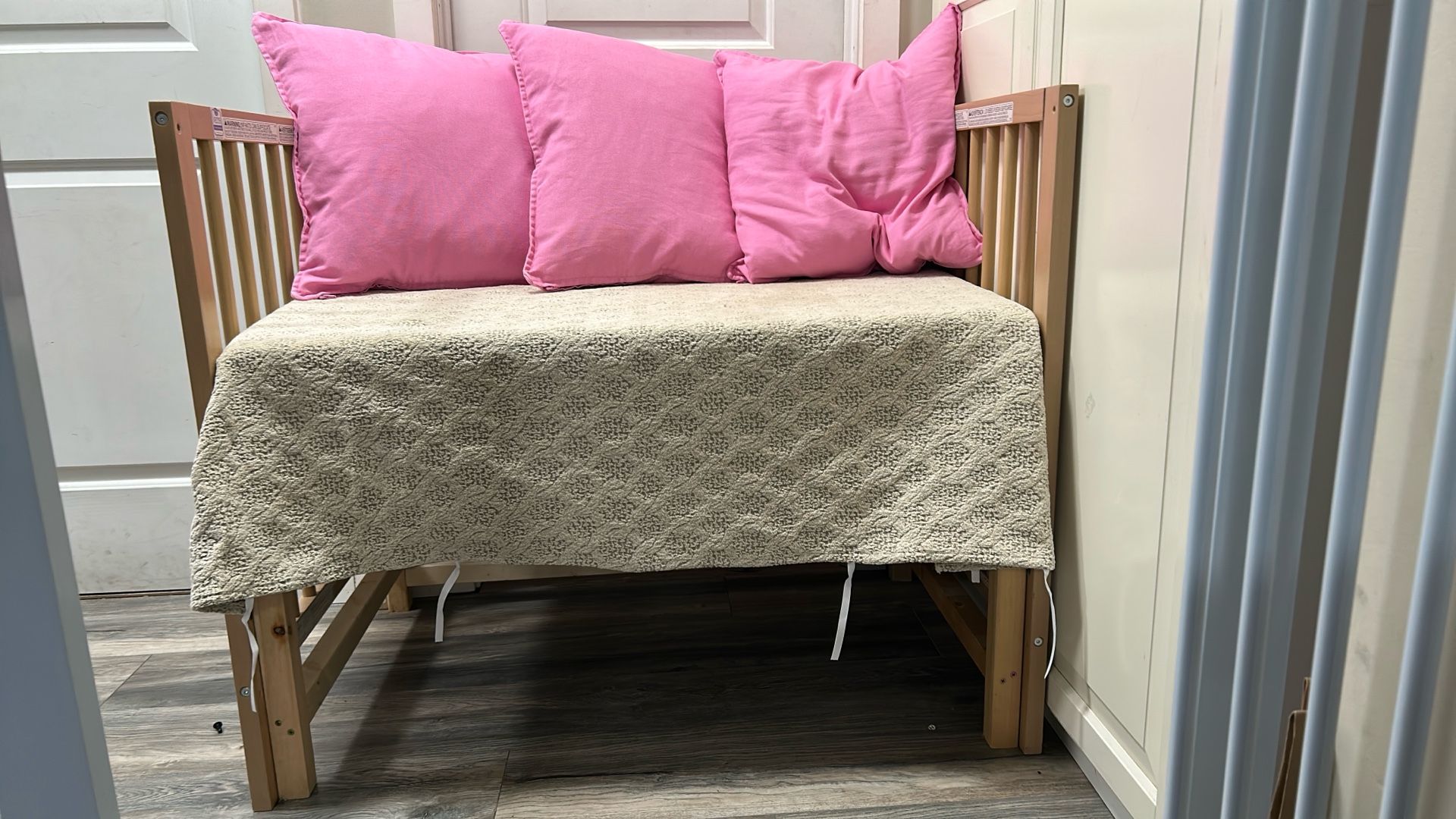 Mini Sofa/ Small Day Bed/Crib