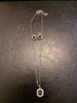 Beautiful set of necklace of earrings