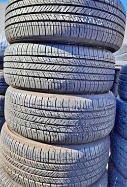 205/55/16 vendo set de Tires con 70% de vida las 4