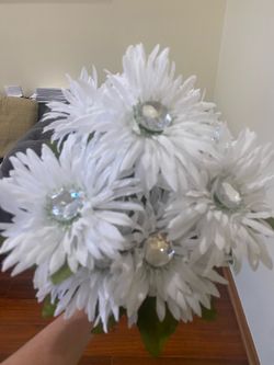 White flowers with crystal Stone