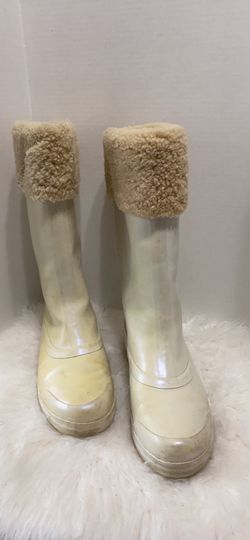 Ugg rain snow boots size 8