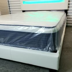 NEW QUEEN PILLOW TOP MATTRESS and BOX SPRING. Bed frame not included.👍