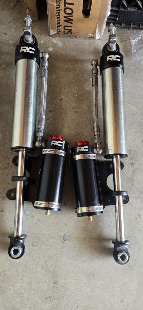 11-25 GMC/Chevy 2500/3500 2.5 Shocks /w compression adjusters