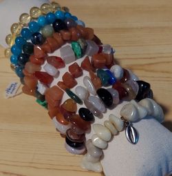 LOT'S NATURAL STONES BRACELETS 🤎  ( $20 EACH )