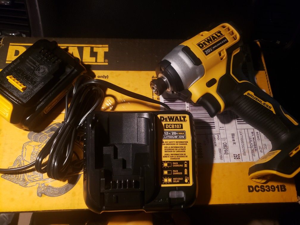 Dewalt 20v impact drill w/ battery