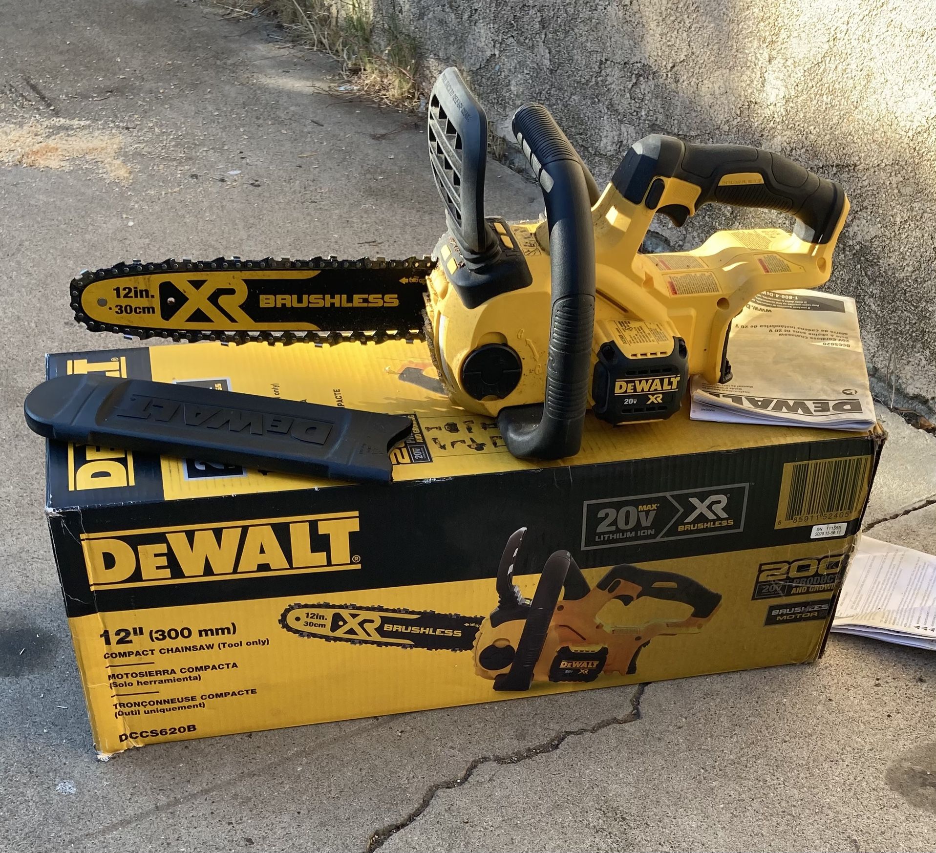 20V MAX 12in Brushless Cordless Battery Powered Chainsaw 