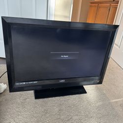 Vizio 32” HDTV – Works Great (Model E321VL)