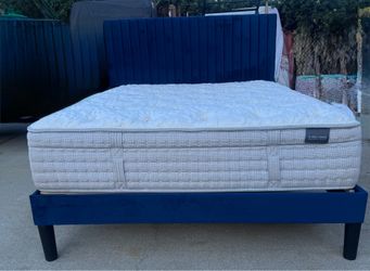 Beutiful Queen size bed with good mattress