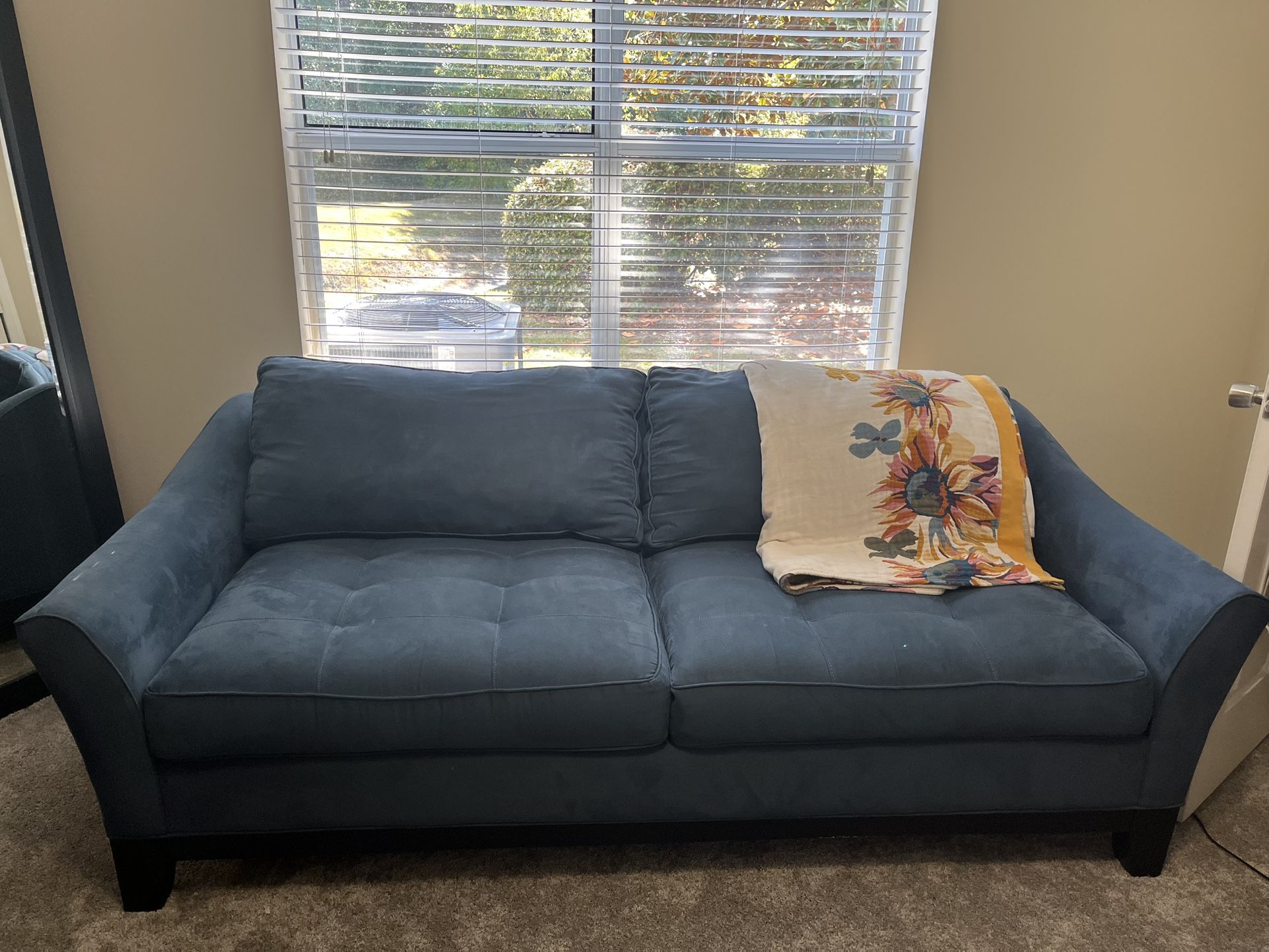 Sofa Blue hardly Used