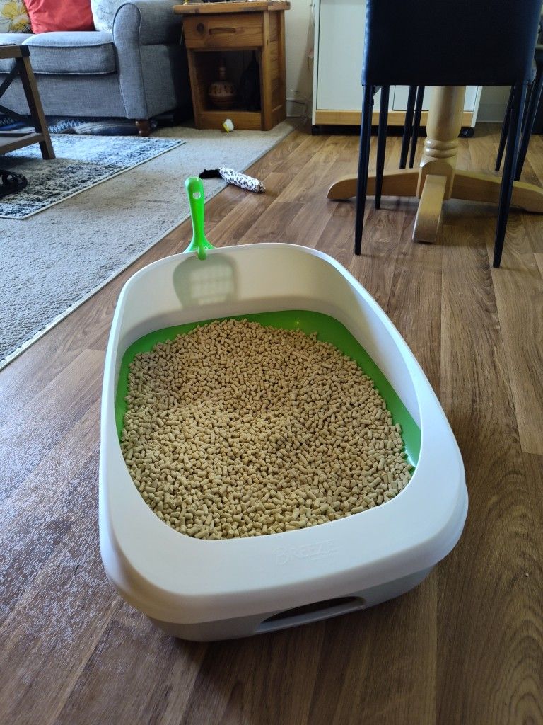 ($25) NEW Tidy Cat Breeze System Litter Box, 7 Pounds Of Litter And 1 Pad