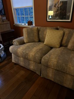 Beautiful Cozy couch from Thomasville
