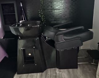 Stylists shampoo bowl