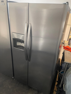 Deal: Frigidaire SxS Stainless w/ Ice Maker — Clean & Ready