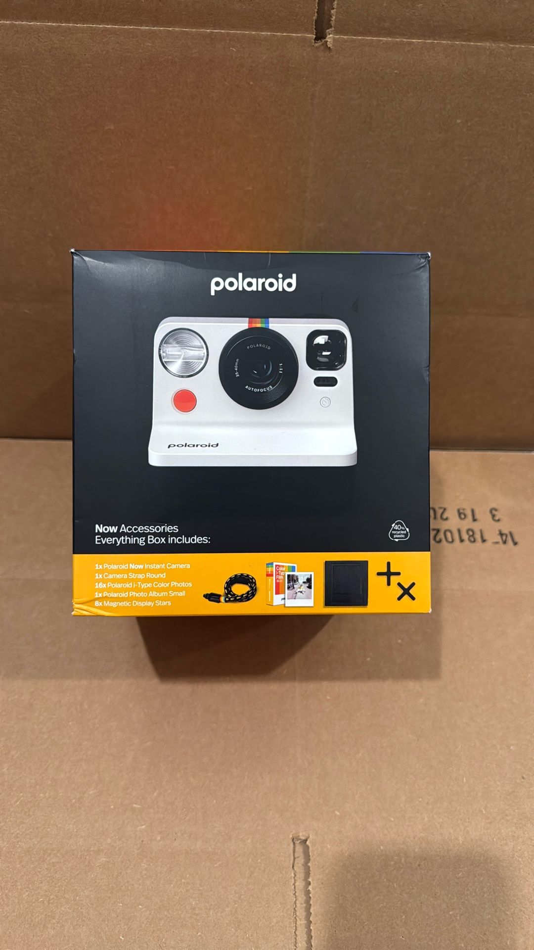 Polaroid Essentials Box: Film Camera with Automatic Focus & Polaroid 600 Format