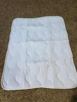 36” x 28” gray pet cooling mat.