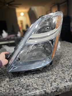 2008 Prius Headlight Assembly- Driver Side - Halogen