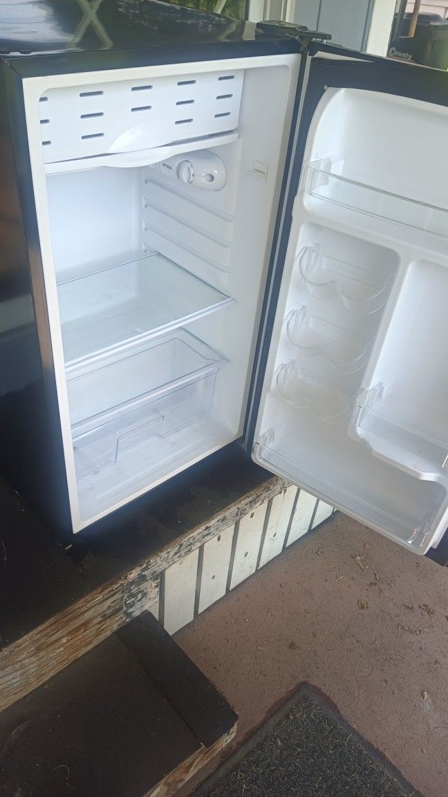 Mini Fridge 3.3 Cu. Ft