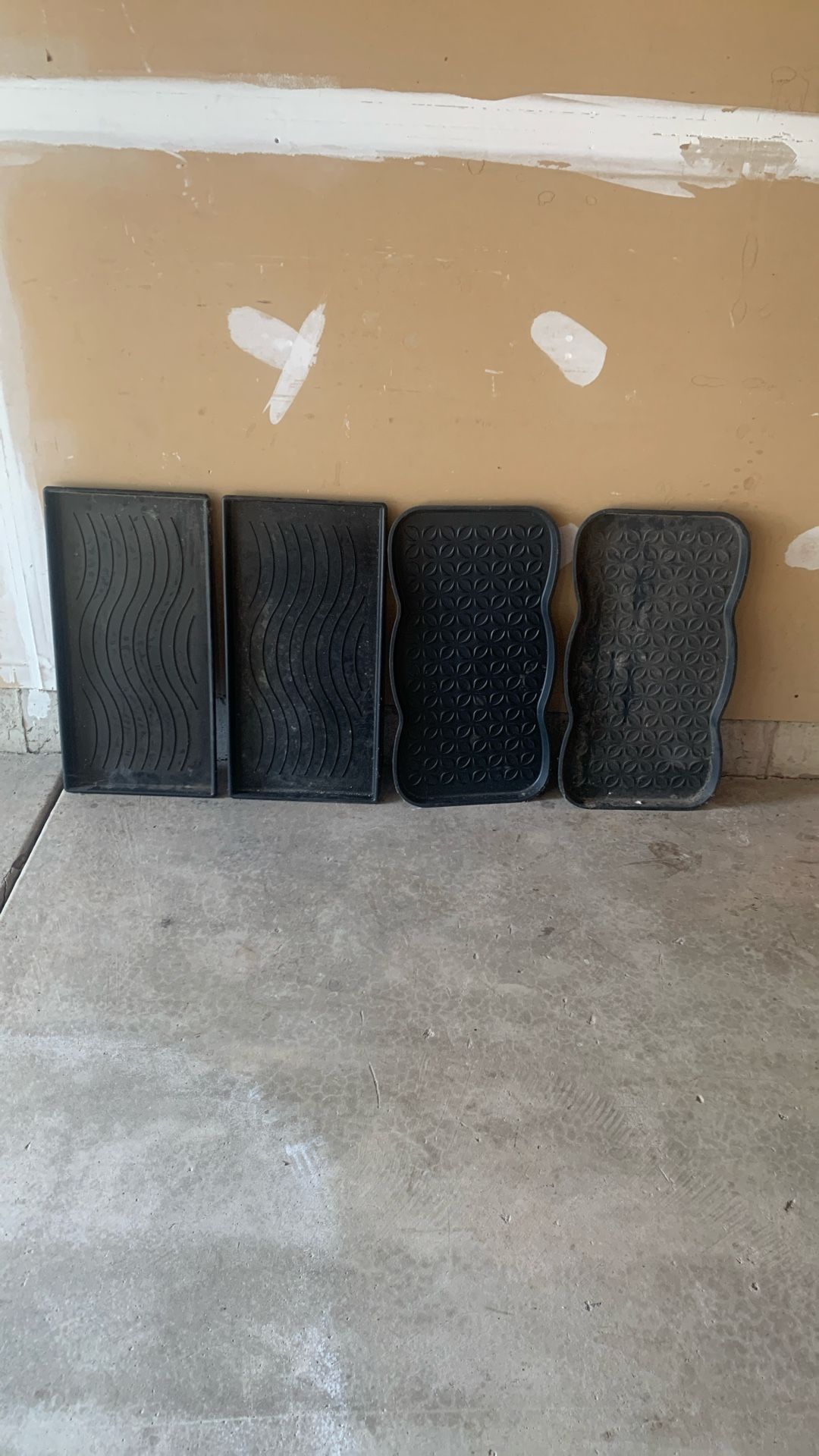 4 plastic panels