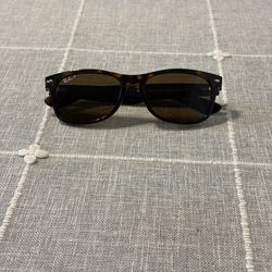 LIKE NEW Ray-Ban New Wayfarer Classic (Tortoise w B-15 Brown Polarized Lenses)