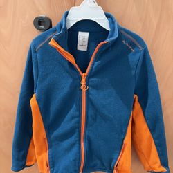 Kids Blue Fleece Jacket Long Sleeve Top Coat Size 4 Zip Up Shirt Boy’s Sweater  Comes from pet free smoke free home  Washed w detergent & sanitizer 