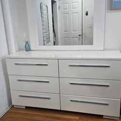  6 Drawer Dresser With Attached Mirror 