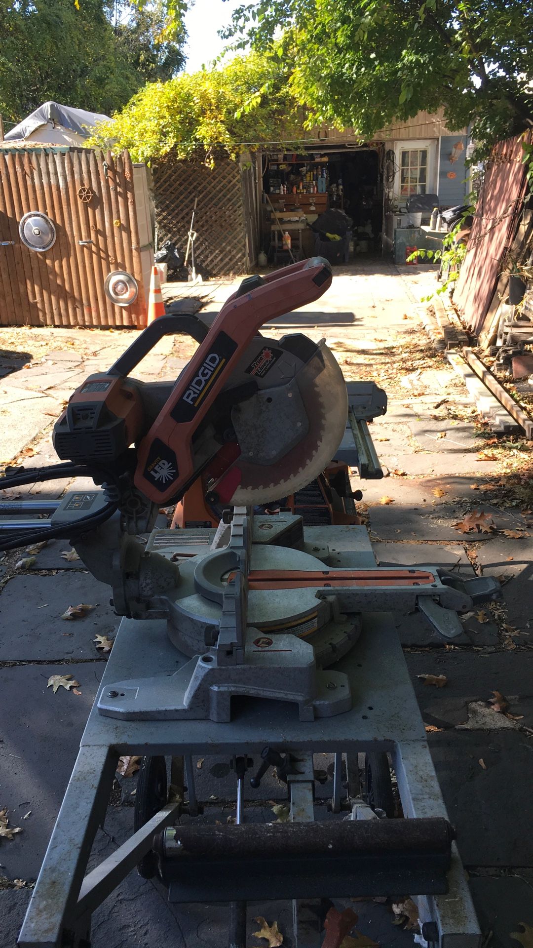 Ridged Mitre Saw Table Saw With Folding Tables