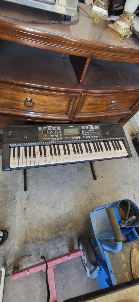 Electronic Keyboard. Donner Dek610