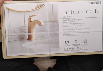 Brush gold single handle faucet