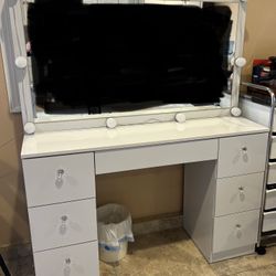 Make Up Vanity (7 Drawers)