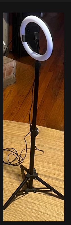 Ring light tripod - used - fair