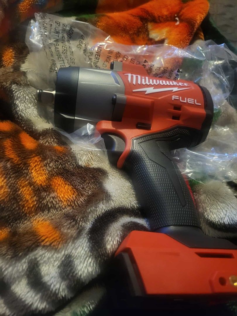 Milwaukee M18 Fuel 1/2 Impact Wrench 