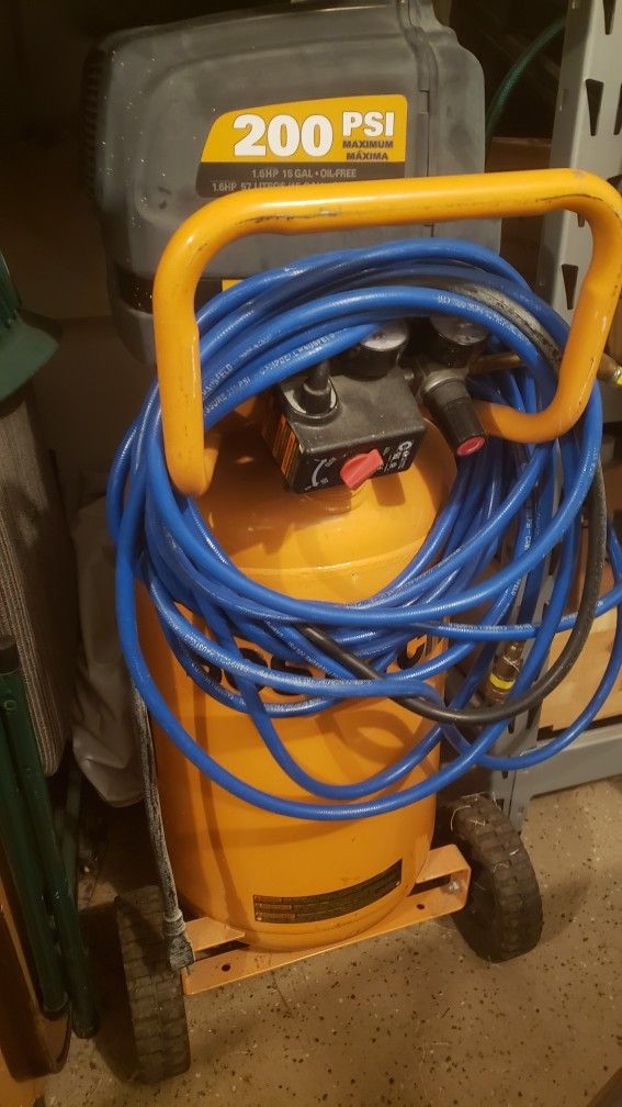 Bostitch 15Gal 1.6hp Air Compressor