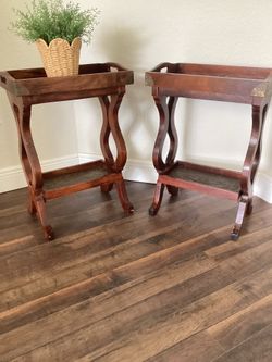 Set of two end tables
