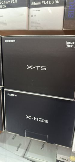 FUJIFILM X-T5 Mirrorless Camera