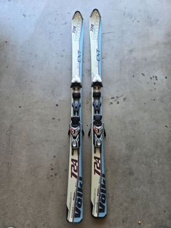 Volkl 724 Snow Skis 156cm w Marker integrated bindings Tuned Waxed Binding Adjust