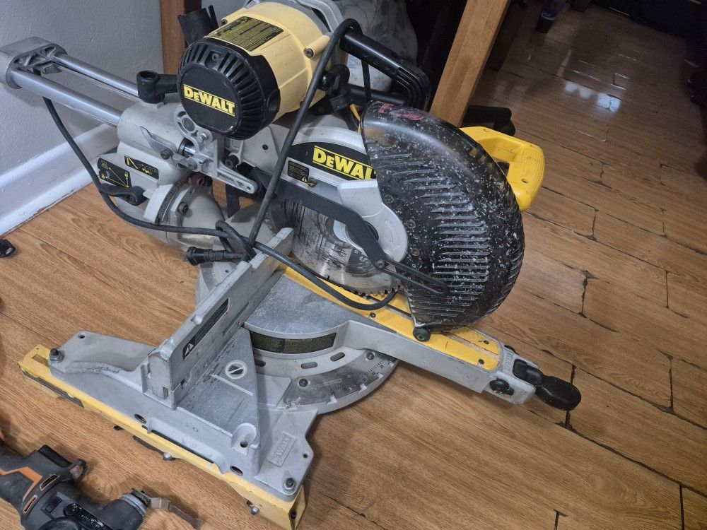 BUNDLE DEAL NAIL GUNS, DEWALT SAWZALL,  RIDGID BLUETOOTH RADIO, DEWALT BIVEL TABLE SAW, MAKITA SANDER.....
