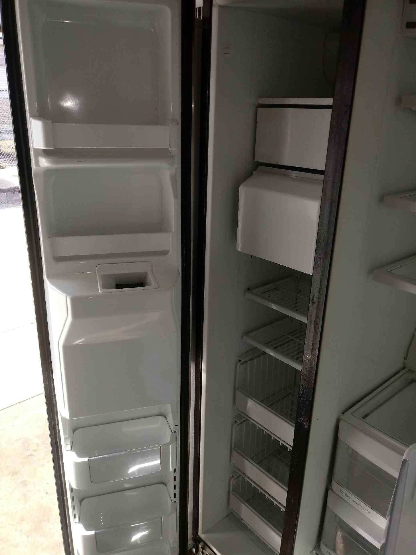 Refrigerator Pick Up Only