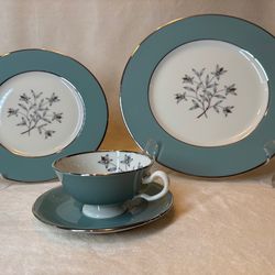 Elegant Dinnerware Lenox China Kingsley pattern 32 pieces / 8 settings