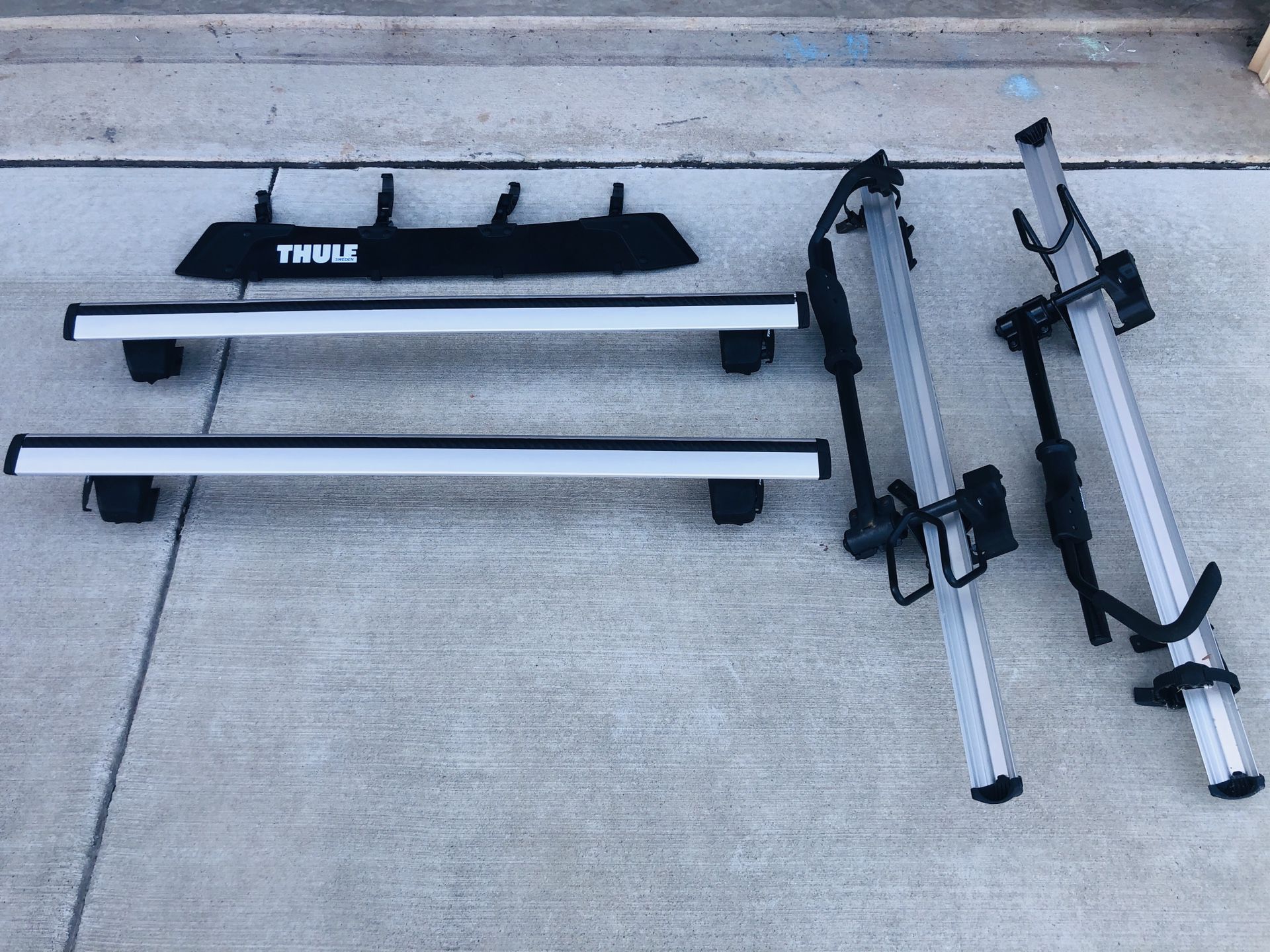 Thule full set of roof rack and 2 bike carriers