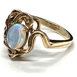 Lindo Anillo 14k Opal Piedra Presiosa Size: 6.5