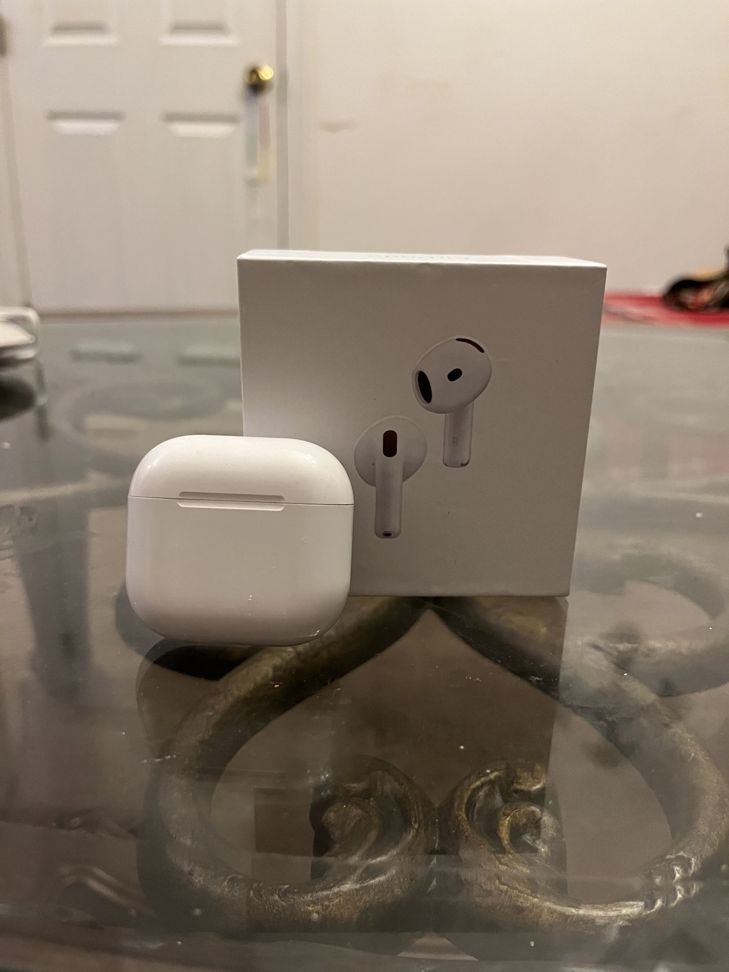 Apple AirPods 4 with ANC