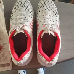 Sketches Hydro Burst  Size 7 Men