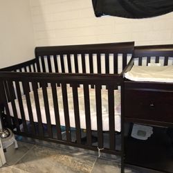 Baby Crib with Changing Table 