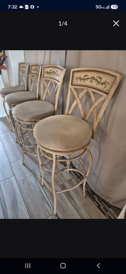 Set 4 bar Stools heavy Duty new never used