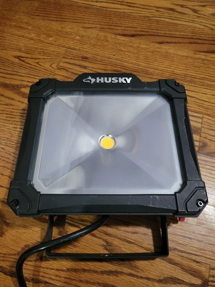 Husky 5000lm LED Portable Work Light HD5000PUO