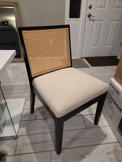 Beautiful Accent Chair (New)